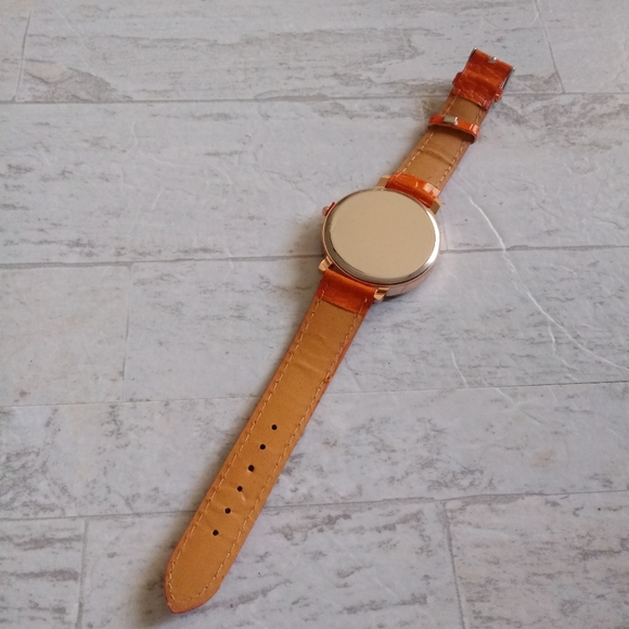 NEW WOMAN'S CRYSTAL SAND WATCH - Picture 2 of 2